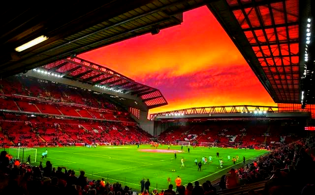 肚子略大，球迷质疑姆伯莫身体状态，随后阿莫林给予后者支持（小腹微显惹质疑，球迷担心姆伯莫状态，阿莫林随后力挺）