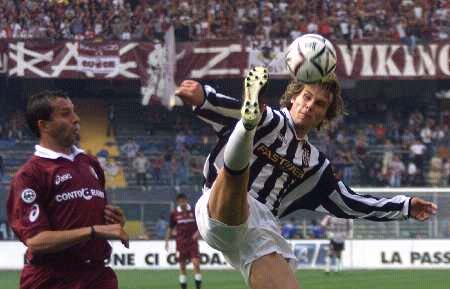 世联赛：日本女排升第3，中国女排跌至第7，意大利豪取十连胜（排球世联赛：日本女排升至第三，中国女排降至第七，意大利强势十连胜）