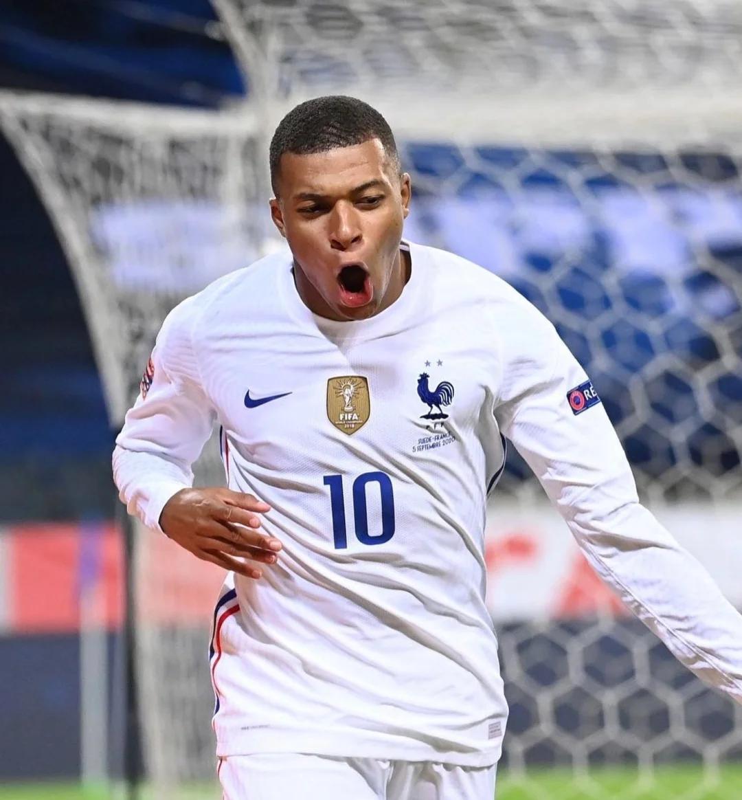 迪乌夫：齐沃经常和我交流帮我提高，高兴自己的机会越来越多（迪乌夫：齐沃常与我沟通助我提升，我很开心自己的机会越来越多）