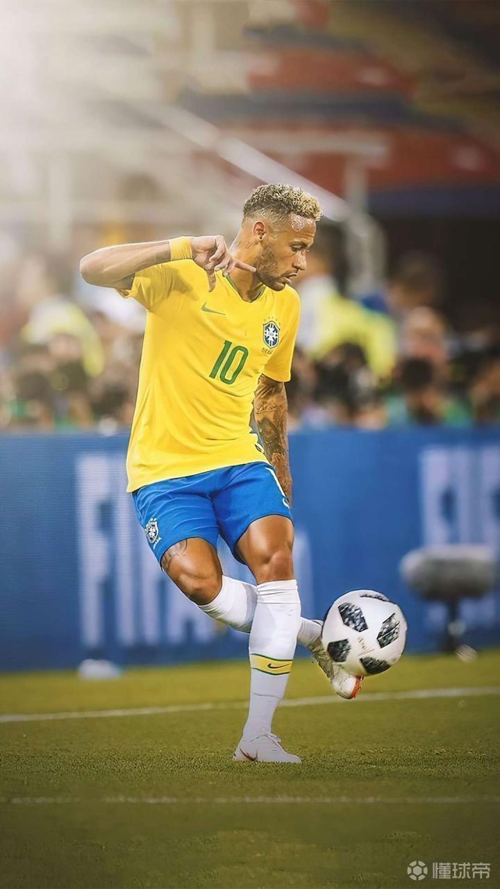 太阳报：英乙球迷朝对方门将扔椅子，被球队主帅严厉批评（《太阳报》：英乙球迷向对方门将掷椅，本队主帅怒批此举）